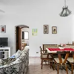 Apartamento em Guarujá 350 da Praia da Enseada proximo ao aquário