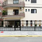 Apartamento em Guarujá 350 da Praia da Enseada proximo ao aquário