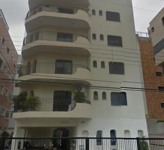 Apartamento em Guarujá 350 da Praia da Enseada proximo ao aquário